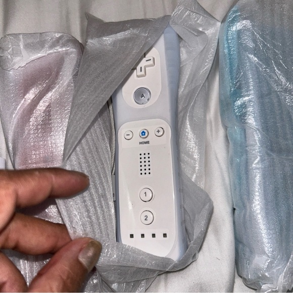 4 Packs Classic Remote Controller Compatible for Wii Wii U Console, silicone - Picture 10 of 10